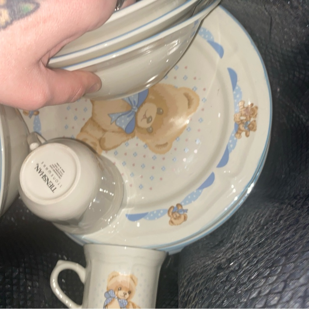 Tennshan Teddy Bear Plate Set With Cups. 75 pieces.